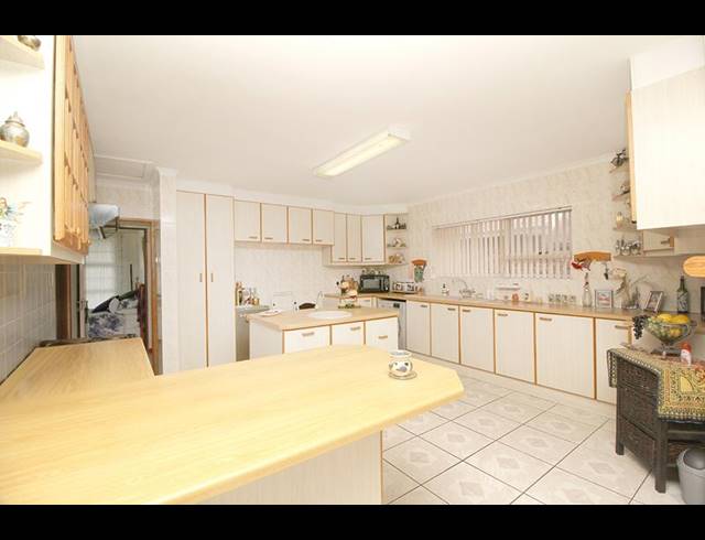 6 BEDROOM HOUSE FOR SALE IN HERSHAM